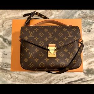 Louis Vuitton Pochette Metis in the monogram print